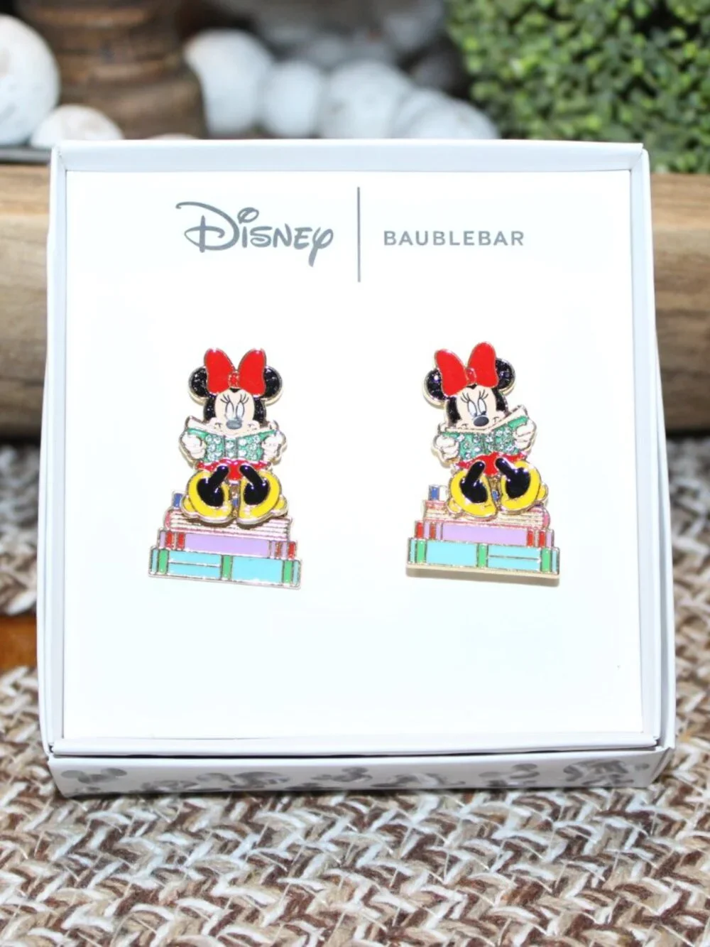 NWT BaubleBar Minnie Mouse reading drop earrings  CUTE! - Picture 2 of 3